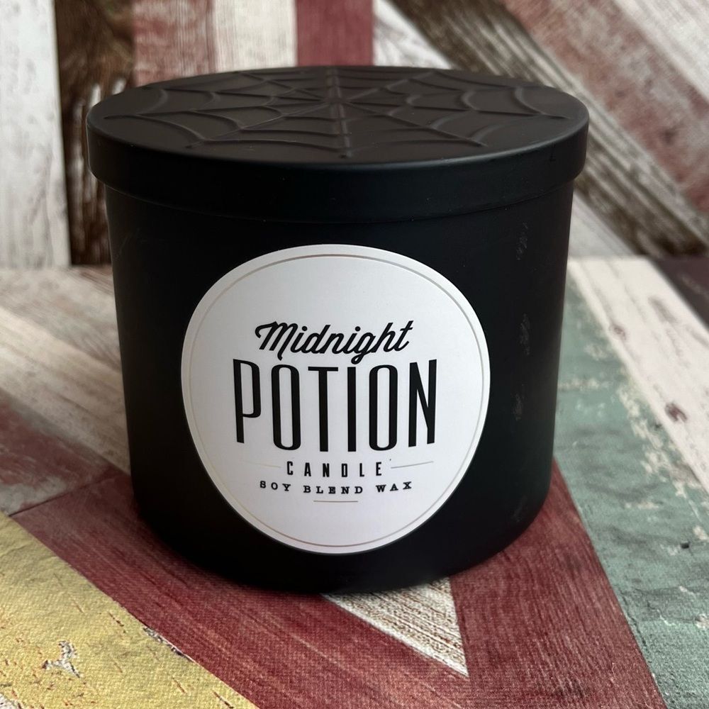 Colonial Candle Midnight Potion NEW Soy Blend Wax Halloween 14.5 oz Collectible